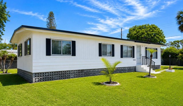 Charming 2BR/1BR mobile home with WiFi in Port Orange