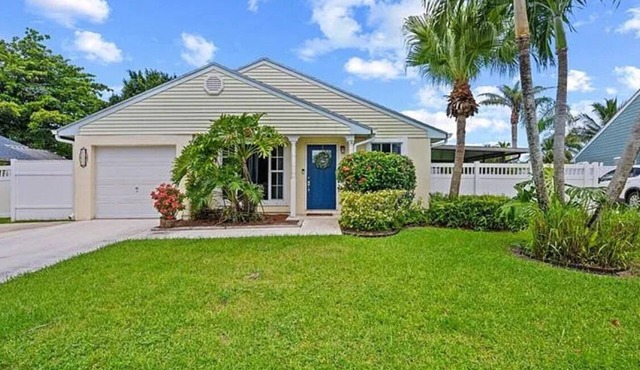 Charming 3-bedroom house in Royal Palm Beach with WiFi, AC