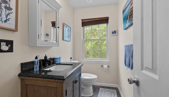 Charming 3-bedroom house in Greenwood Lake walking distance to the Lake!