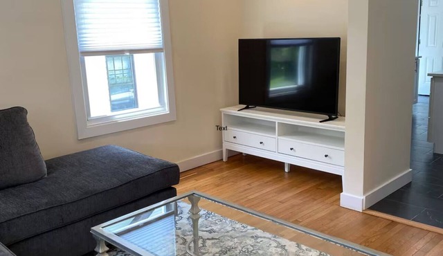 Charming 3-bedroom house with private driveway, steps to train in Mamaroneck