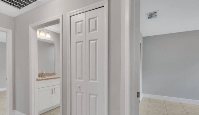 Charming 3-bedroom house in Palm Bay with AC, WiFi