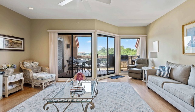 Charming bay view villa with pool, washer & dryer, balcony, TV, & full kitchen