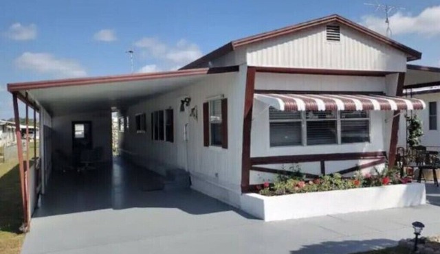 Charming Cottage, Near Shops, Lakes, Theater, Golf, Race Track, Boat Parking!