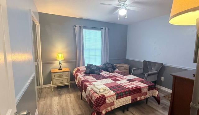 Charming Room with WiFi and AC in Palm Bay