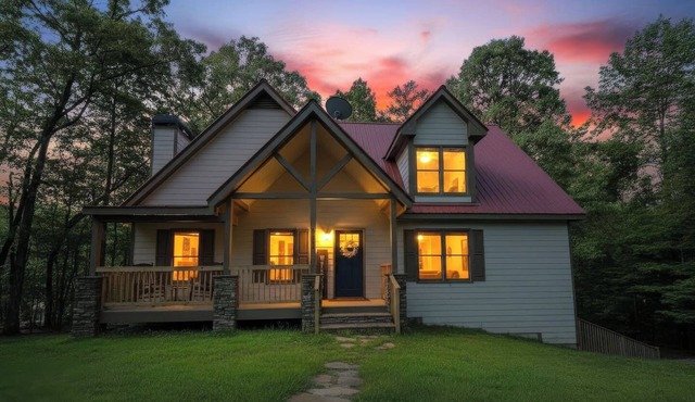 Charming Waterfront Retreat. deep-water dock in Gainesville