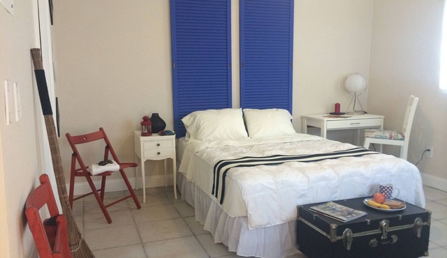 Chic and Comfortable Studio Free Street Parking