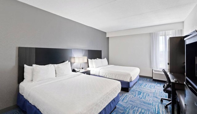 Chic Room w/Breakfast Perfect for Your Lehigh Valley Zoo Allentown Adventure!