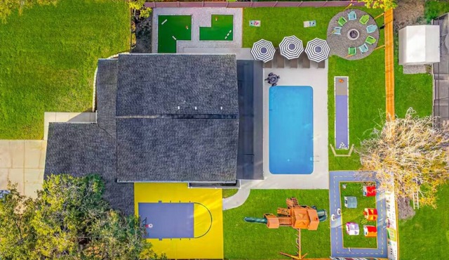 Clearwater Oasis - Heated Pool, Basketball, Games!