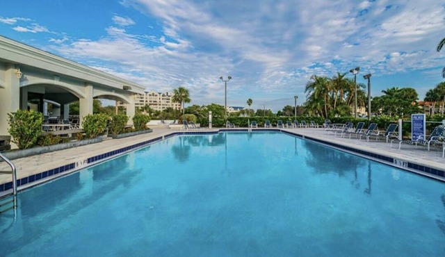 Clearwater / St Pete / Feather Sound - Large newly remodeled - 1 Bed/2 Bath