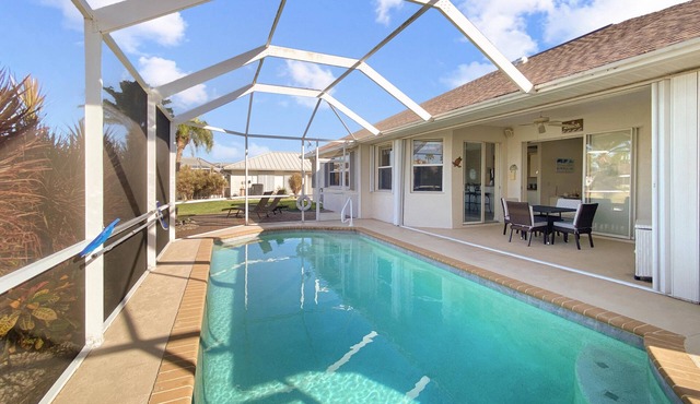 Coastal Calm, Sleeps 6, heated pool, 2 Dogs ok