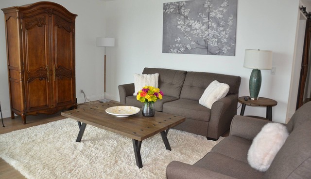 Coastal Charm at Isla del Sol – 3BR Bayfront Escape.