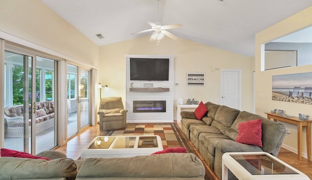 Coastal Escape 3BR Condo Near Lewes Beach