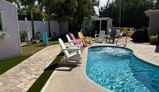 Colorful Pool Paradise w/Bungalow *6 min to Beach