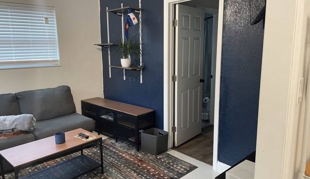 Comfortable and safe condo 15 minutes from beach.