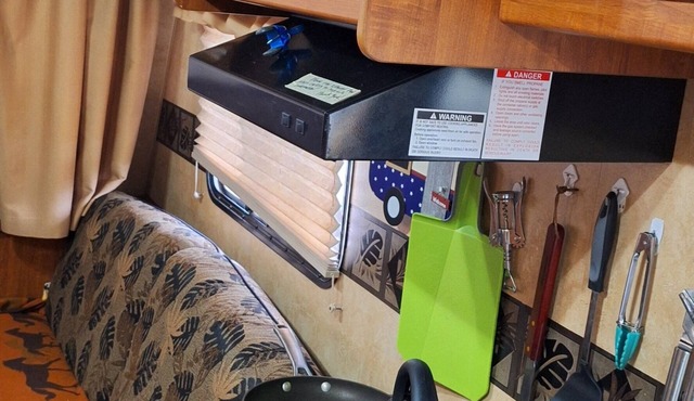 Comfortable Camper a few miles off thruway and area attractions. Fire ring wood in Forestville
