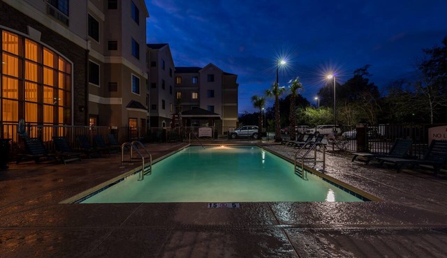 Complimentary Breakfast Buffet | Minutes from Shopping + White Sand Beaches in Gulf Shores