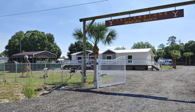 Country Living w/Horse back trails and a bass fishing paradise!