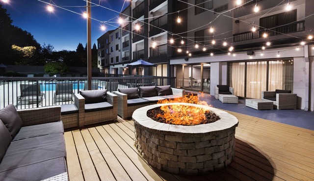 Courtyard by Marriott Burlington in Burlington