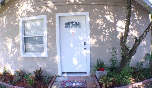 Cozy 1/1 private Suite, close to downtown Orlando and Advent Health Hospitals