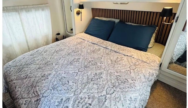 Cozy 1 Bedroom Camper near downtown Tampa & Ybor