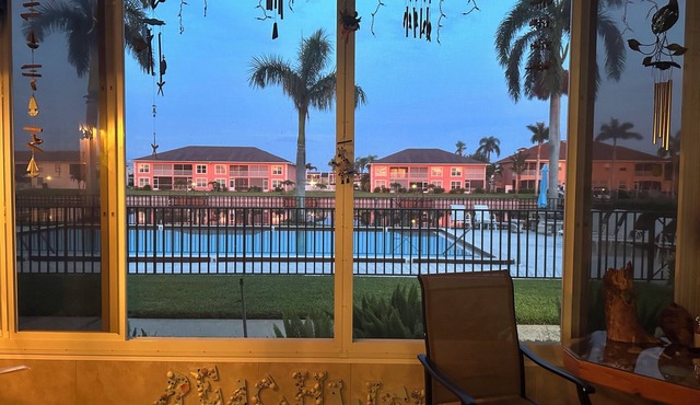 Cozy 1-bedroom condo in welcoming Cape Coral, Fl. on the beautiful Rubicon Canal