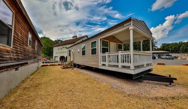Cozy 1-bedroom tiny home in charming Lehighton with AC