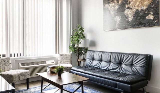 Cozy 1BR Next to Airport y9n8