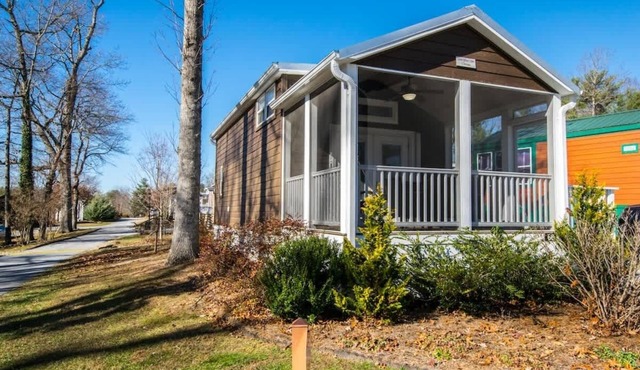 Cozy 1BR Tiny Home w/Pool Access | Free Tix
