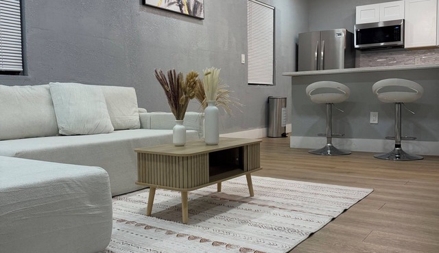 Cozy 2-bedroom house in pleasant Tampa with air conditioning