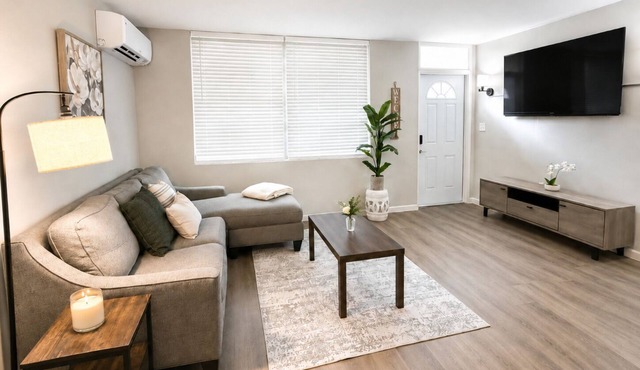 Cozy 2BR Home in Lake Worth - Near Beach - Downtown - Full Kitchen - Outdoor BBQ