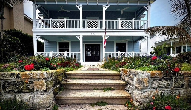 Cozy 3BR Double Gallery Bayfront Cottage in Magical Old SE St. Petersburg