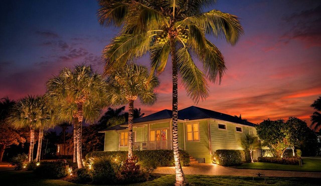 Cozy 3BR house w/AC minutes from the best beaches & minutes to Naples 5th Ave