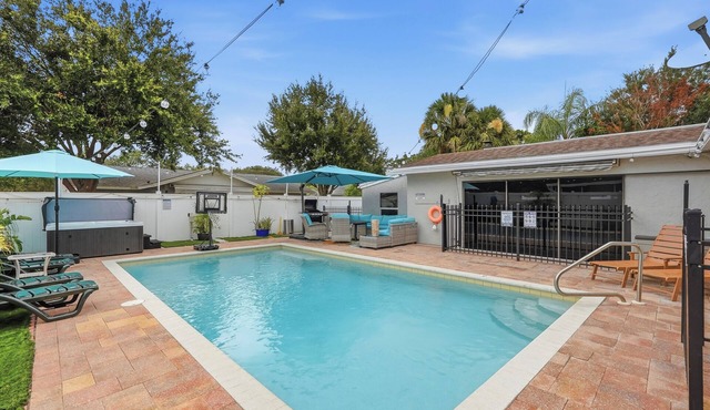 Cozy 4BR Paradise - Pool+Hot Tub+Game Room+Fire Pit