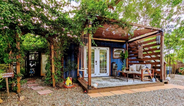 Cozy AF Tiny-House Oasis