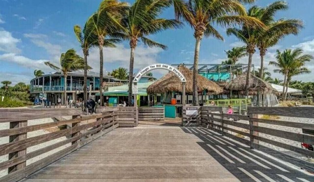 Cozy Beachside Ground-Floor Condo – Steps to the Shore