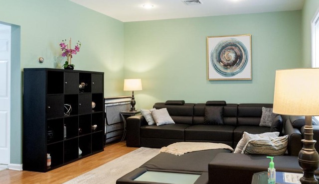 Cozy condo with yard and patio. Long-stay discount available