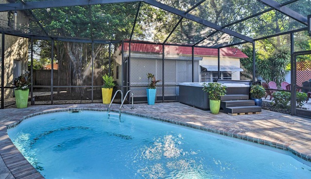Cozy Cottage Retreat: 2 Mi to Gulfport Beach!
