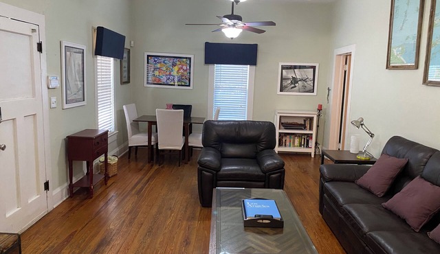 Cozy downtown Dade City cottage. Pet friendly.