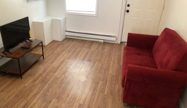 Cozy private 1-bedroom, own street entrance, convenient Perth Amboy location in Perth Amboy