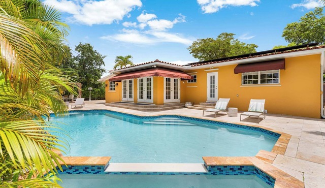 Cozy Retreat- Miami Springs Gem, Pool & Grill