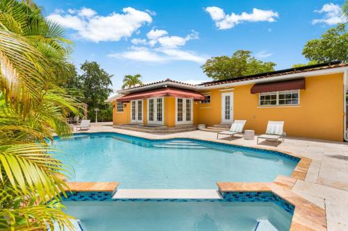 Cozy Retreat- Miami Springs Gem Pool & Grill