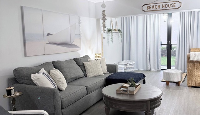 Cozy, spacious seaside condo in Ocean Village!