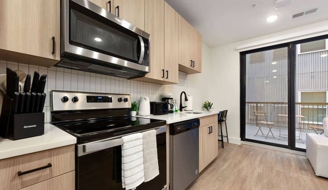 Cozy Urban 1BR Escape, Near UPMC, CMU & Pitt, Gym, Sleeps 3