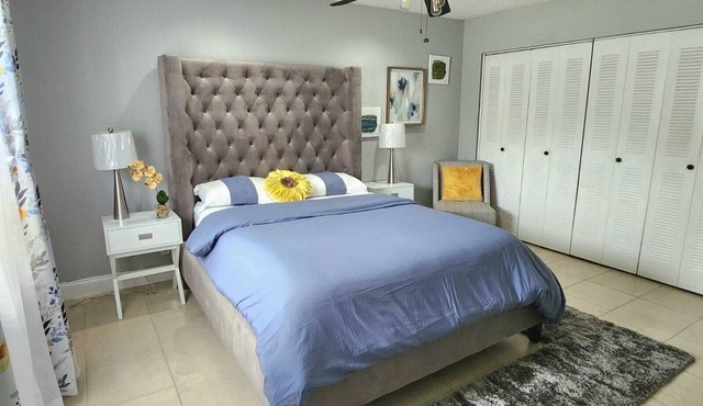 Cozy Vacation Spacious 5-bed/3bath that comfortably sleeps 11 people in Boca.