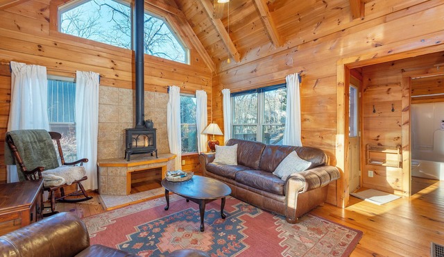 Creekside Log Cabin Retreat in Black Mountain