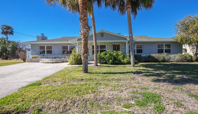 Crystal River waterfront oasis w/floating dock 3BR/3BA house, large heated pool