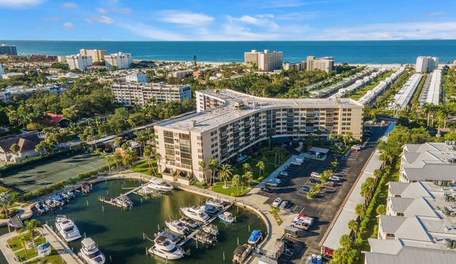 Cute Siesta Key Condo Close To Beach Restaurants