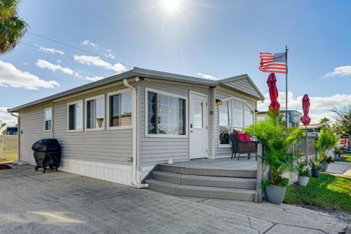 Deck & Resort Perks: Home 3 Mi to Fort Myers Beach