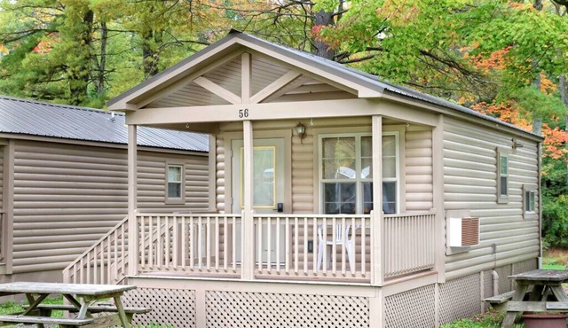 Deluxe Cabin 42 w/4 Beds in Spring Mills
