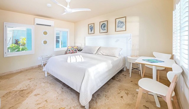 Designed for Smooth, Memorable Getaways! Outdoor Pool, Pets Are Welcome!
